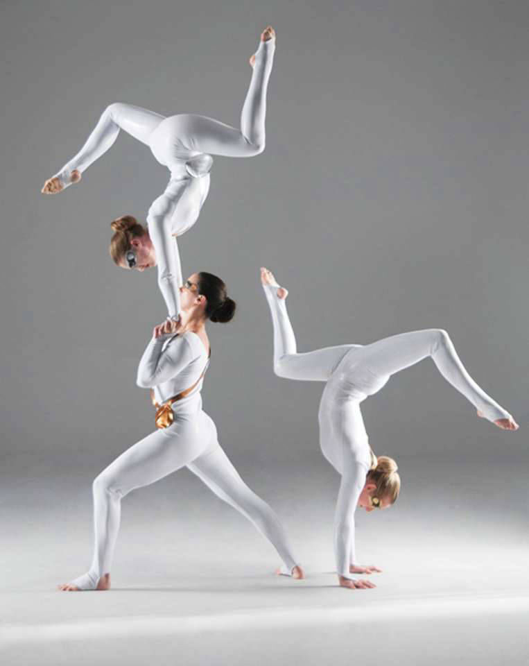 Acrobalance Acrobats