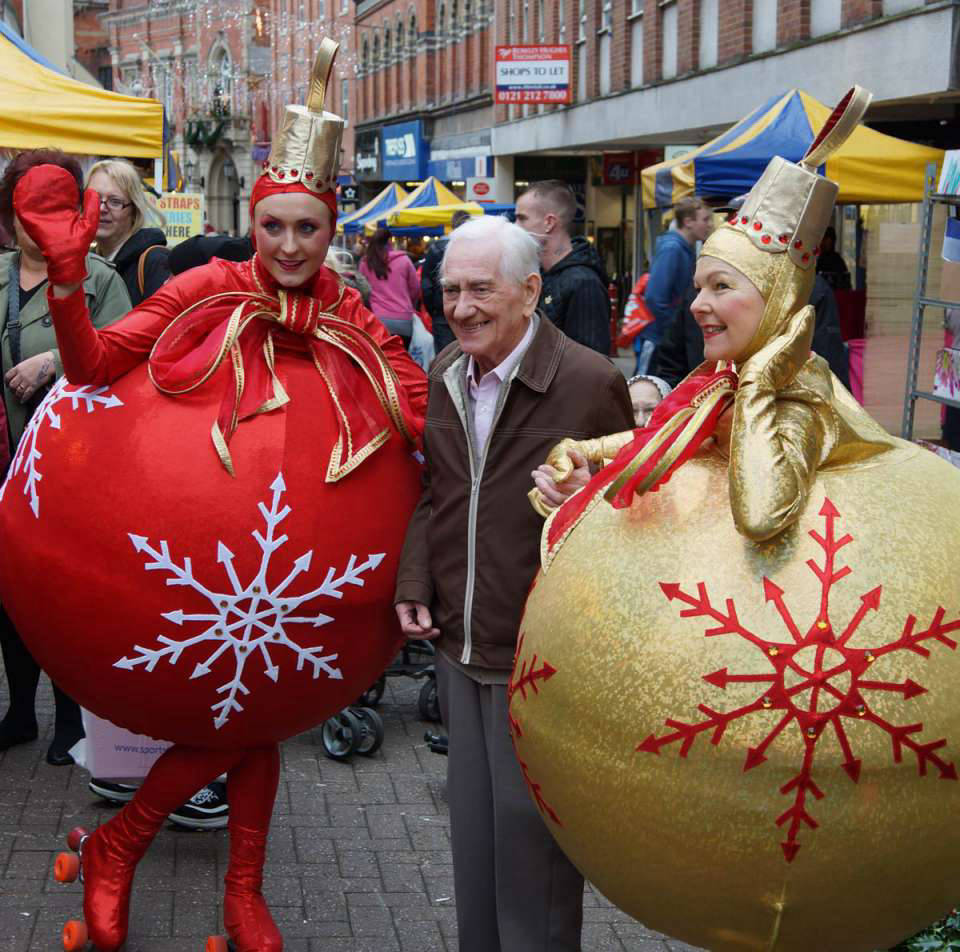 Snow Christmas Tree Roving Act
