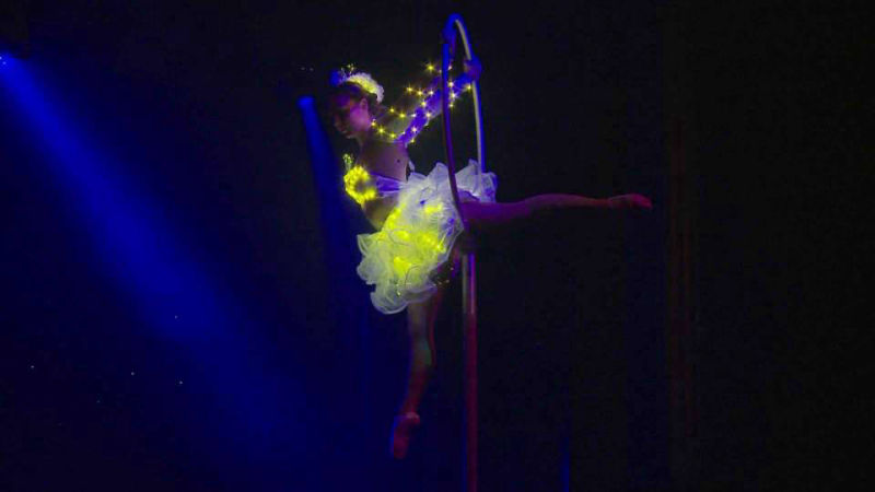 Luminous LED Glow Acrobats